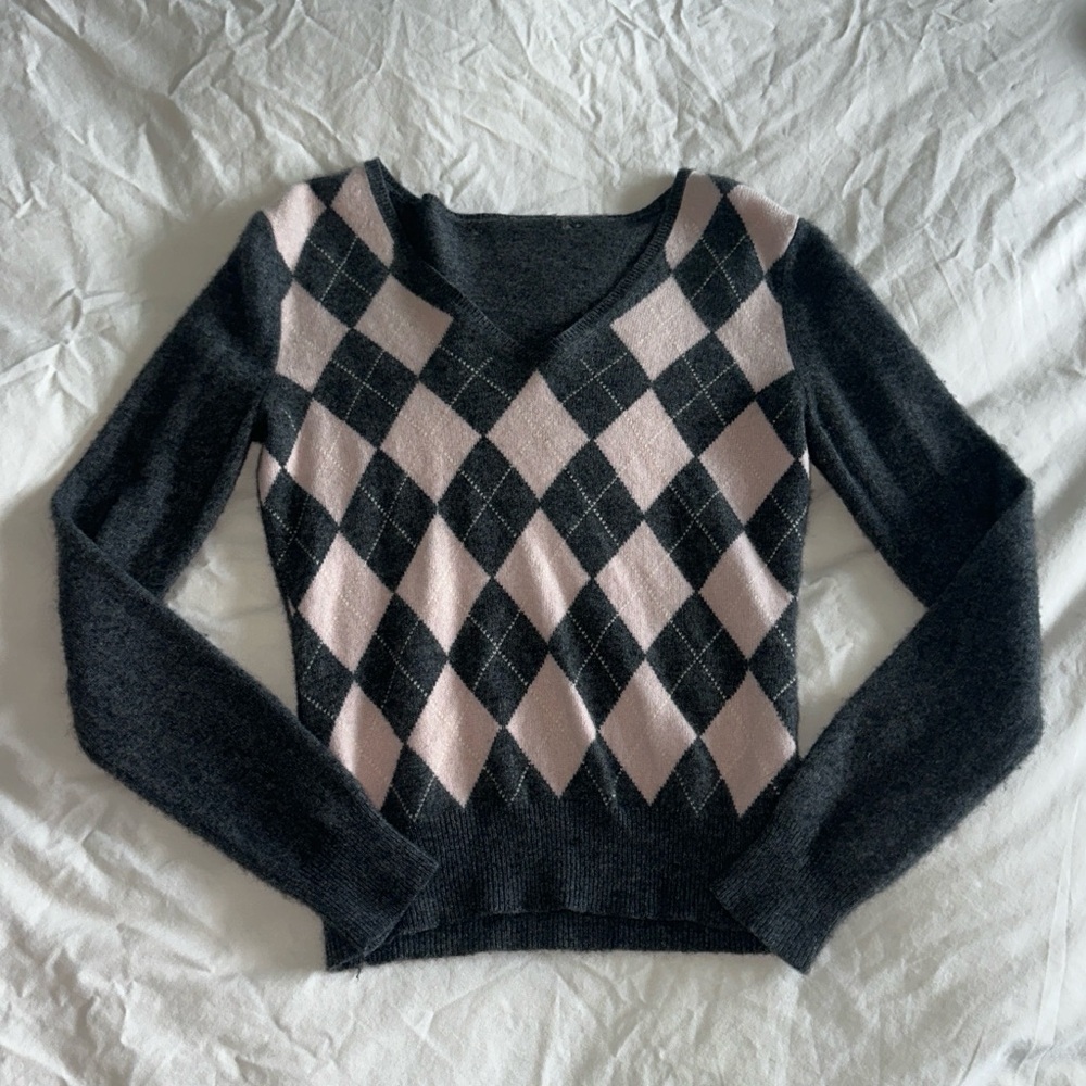 V-Neck Sweater - Pink and Gray